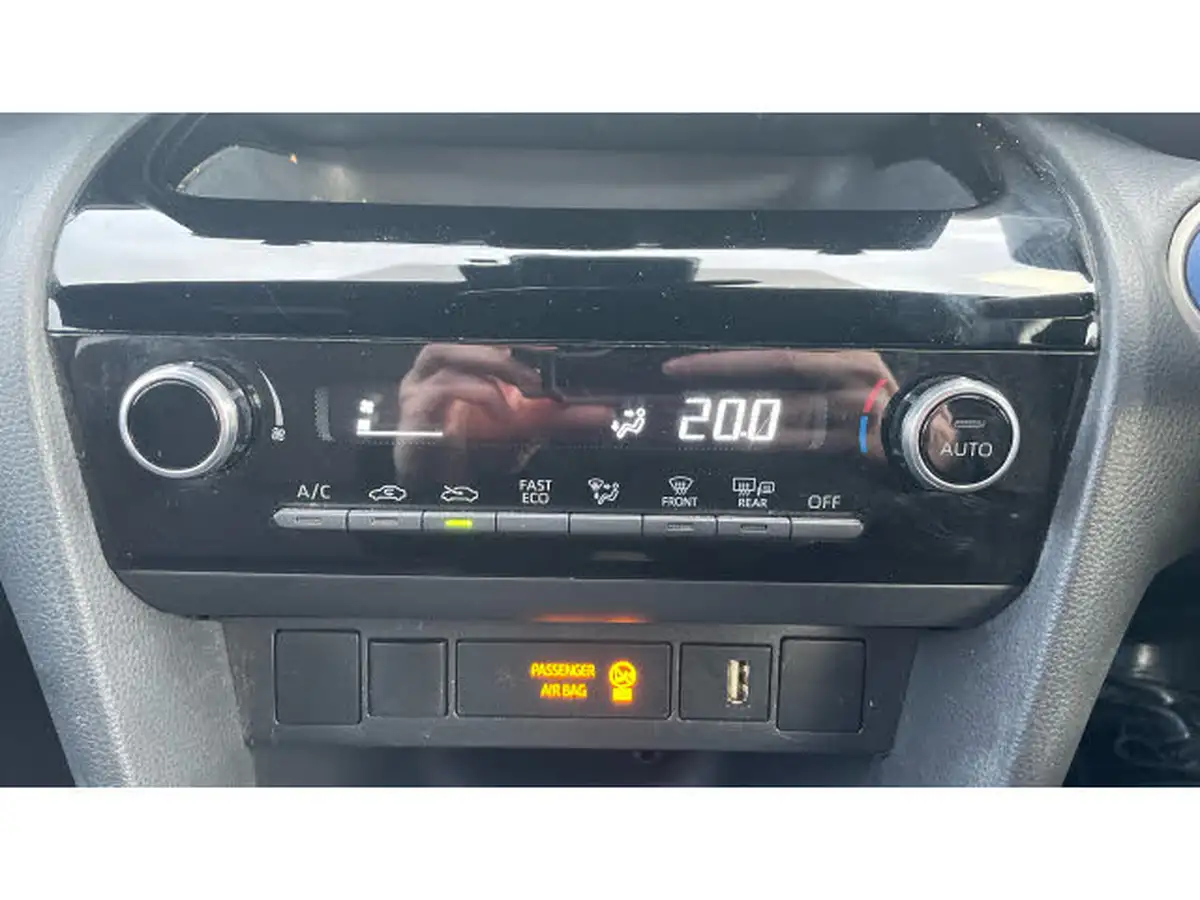 2022-toyota-yaris-15-vvt-i-design-panoramic-roof-big-29