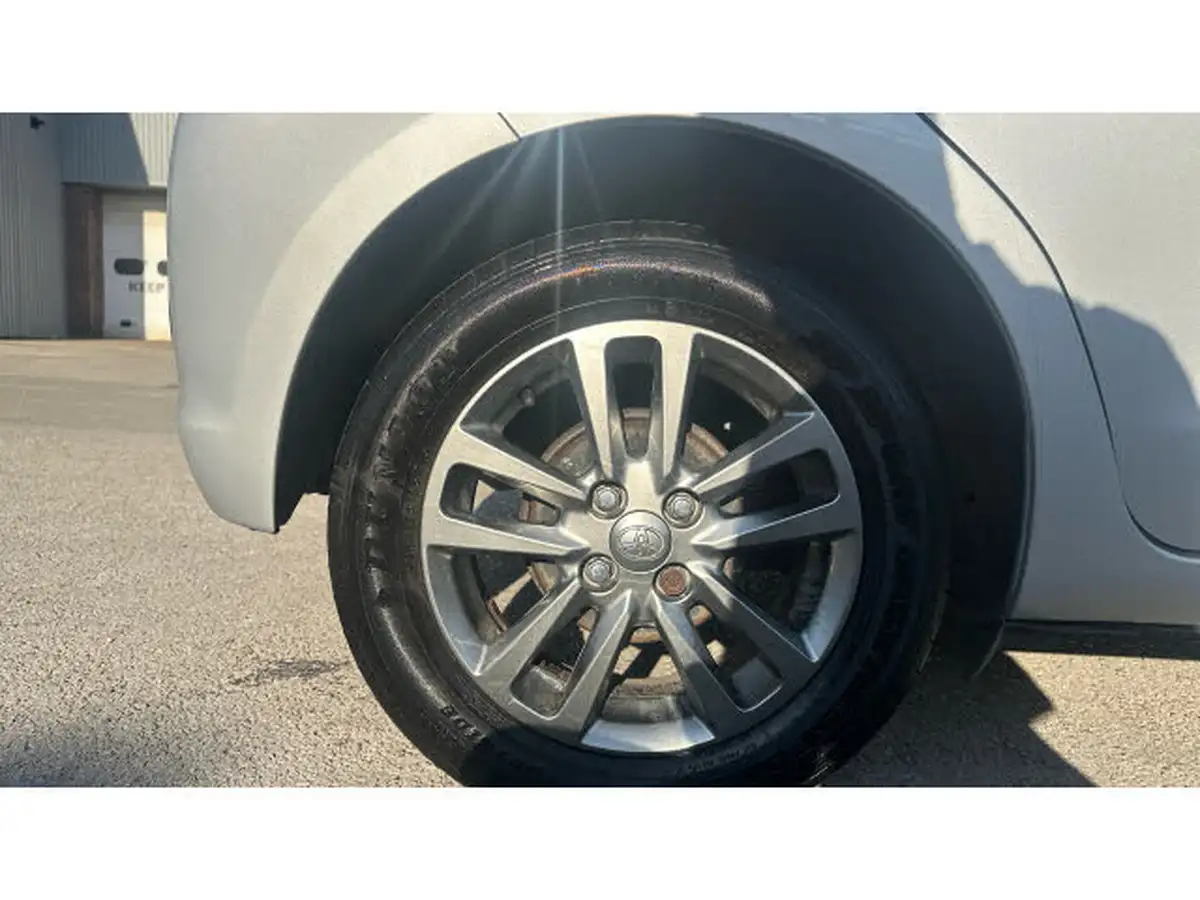 2014-toyota-yaris-133-icon-big-17