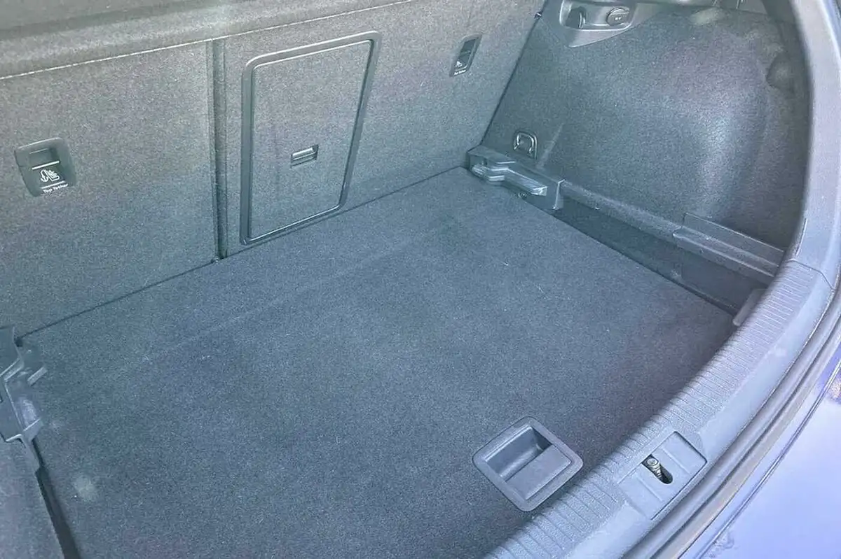 2019-volkswagen-golf-16tdi-gt-hatchback-5d-big-21