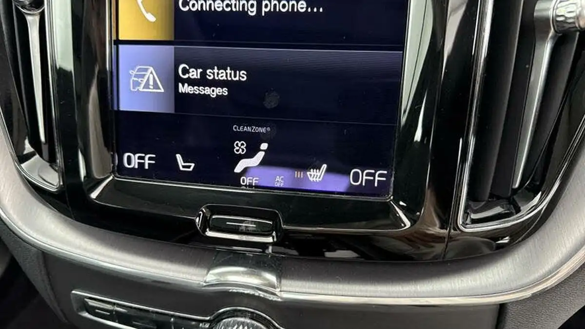 2021-volvo-xc60-20-t6-expression-big-13
