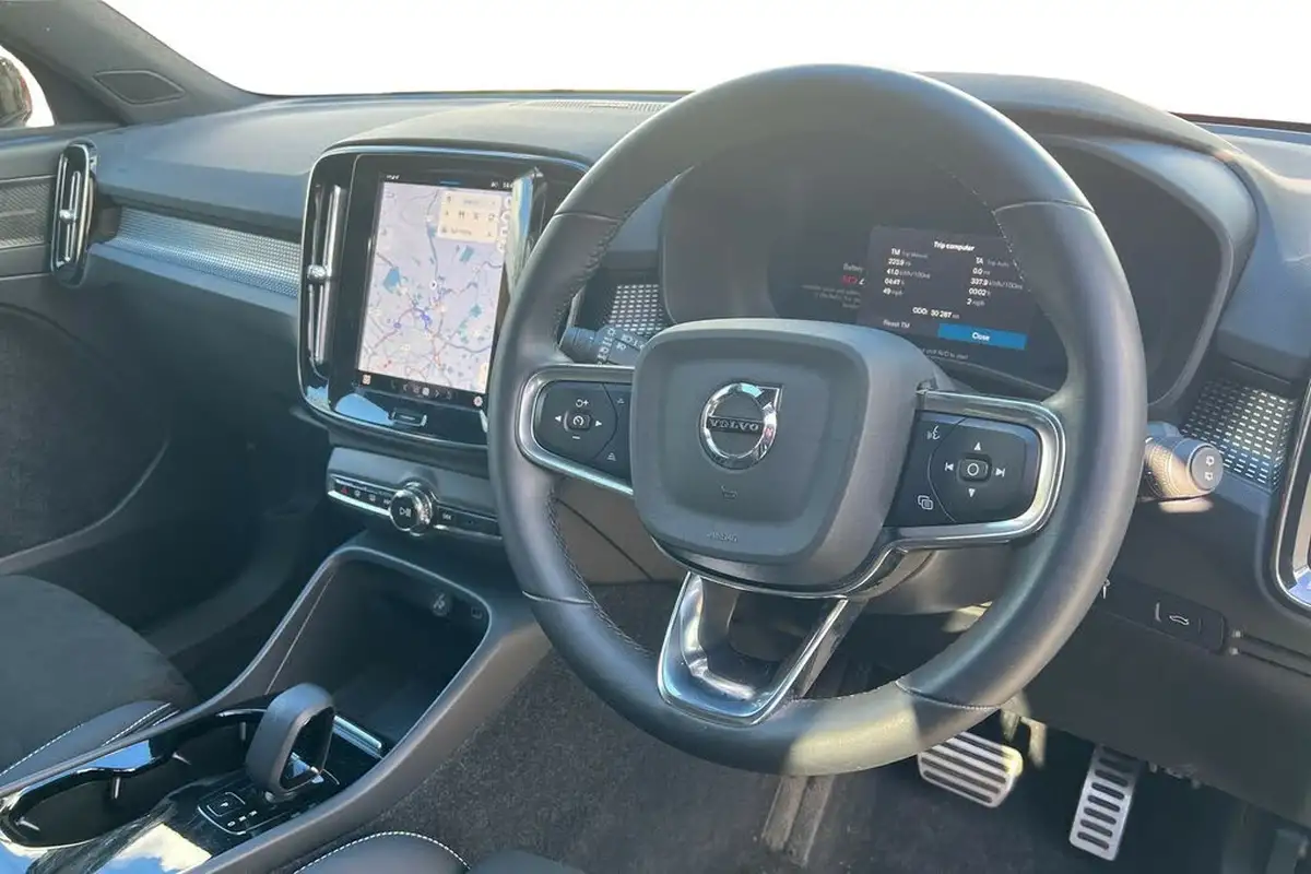 2022-volvo-c40-e-twin-recharge-pro-big-9