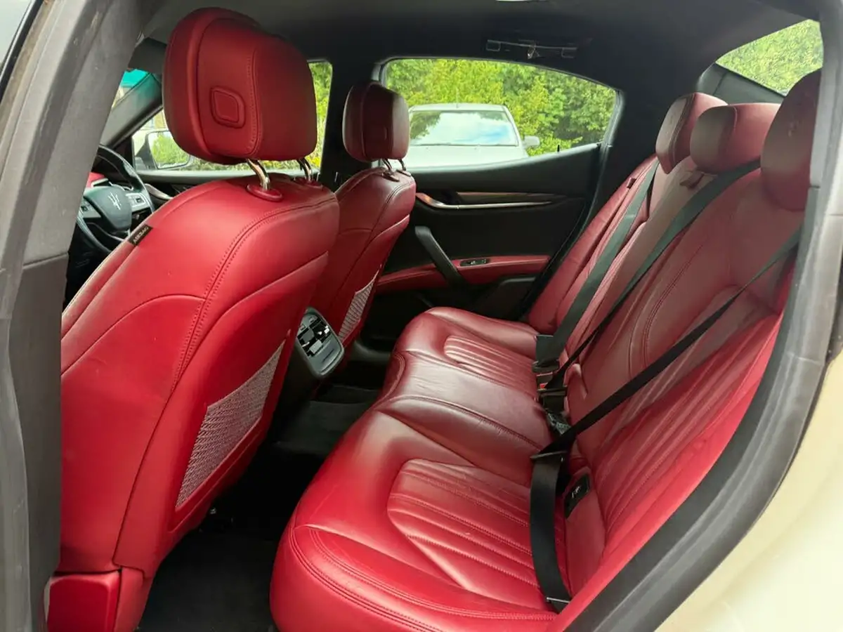 2015-maserati-ghibli-30-big-27