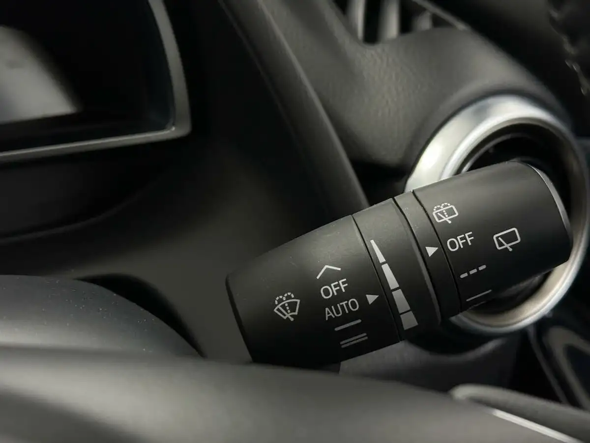 2022-mazda-mazda2-15-e-skyactiv-g-sport-big-13
