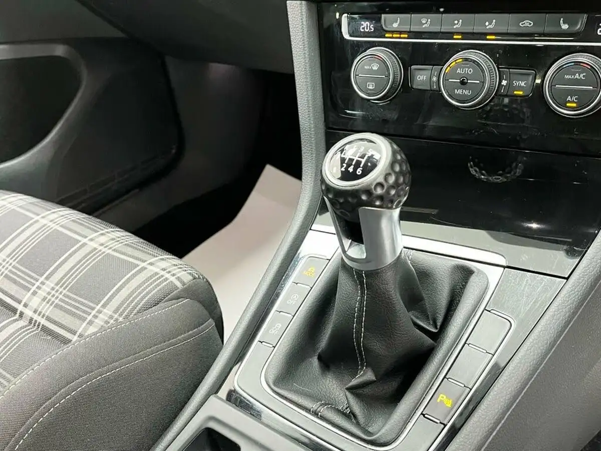 2018-volkswagen-golf-20tdi-gtd-hatchback-5d-big-26