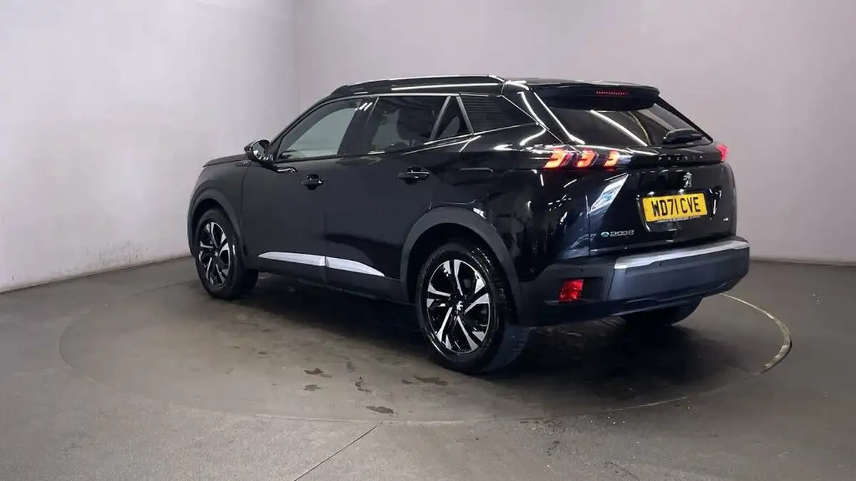 2022-peugeot-2008-suv-e-gt-big-5