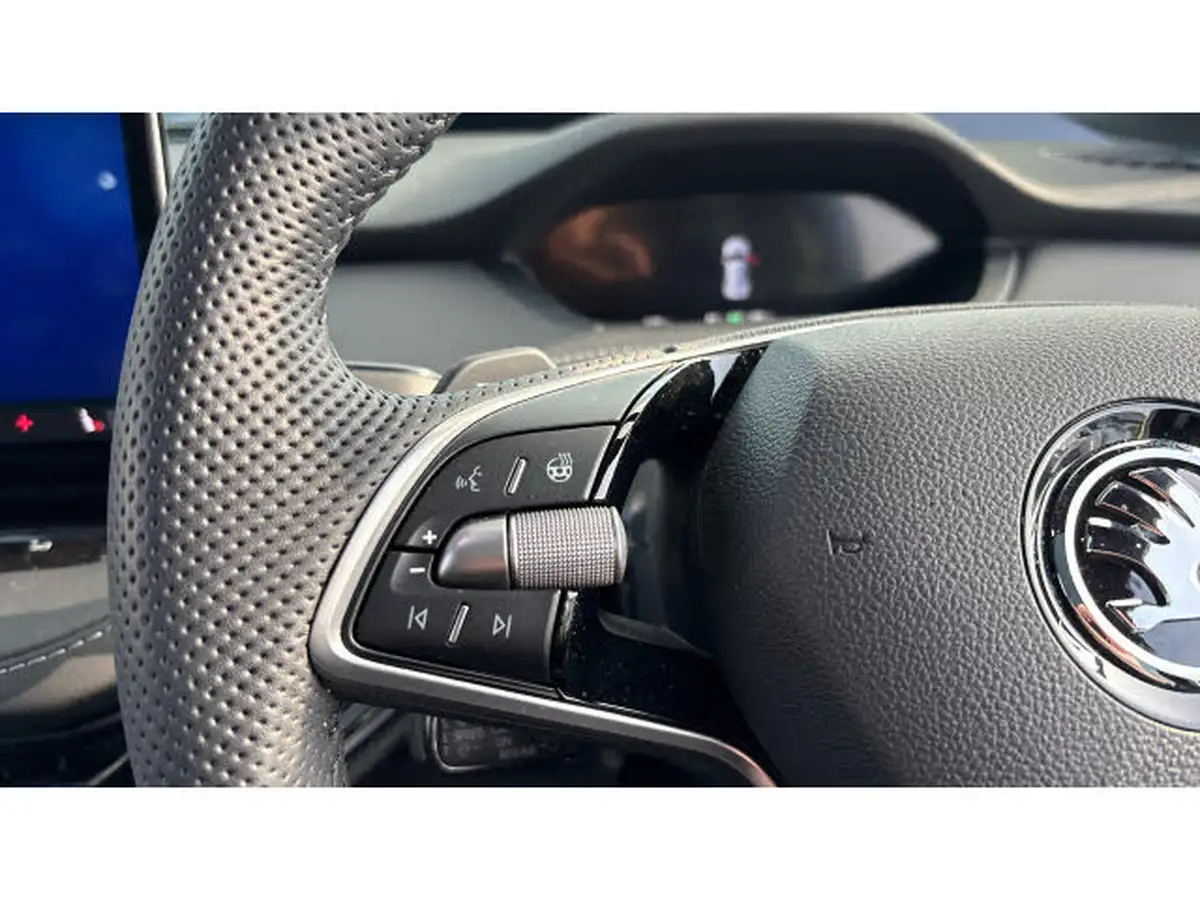 2025-skoda-enyaq-e-vrs-coupe-big-16