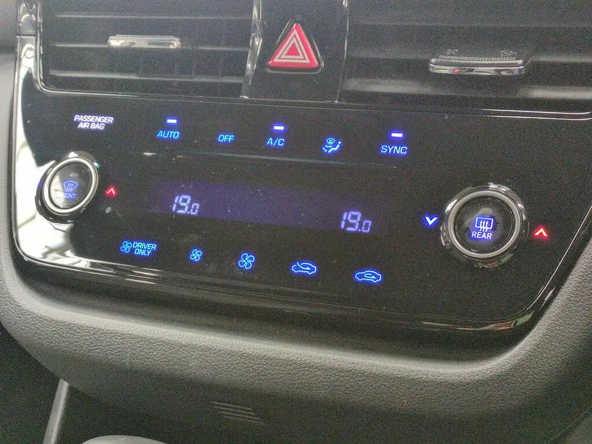 2022-hyundai-ioniq-16-gdi-premium-plug-in-hybrid-big-17