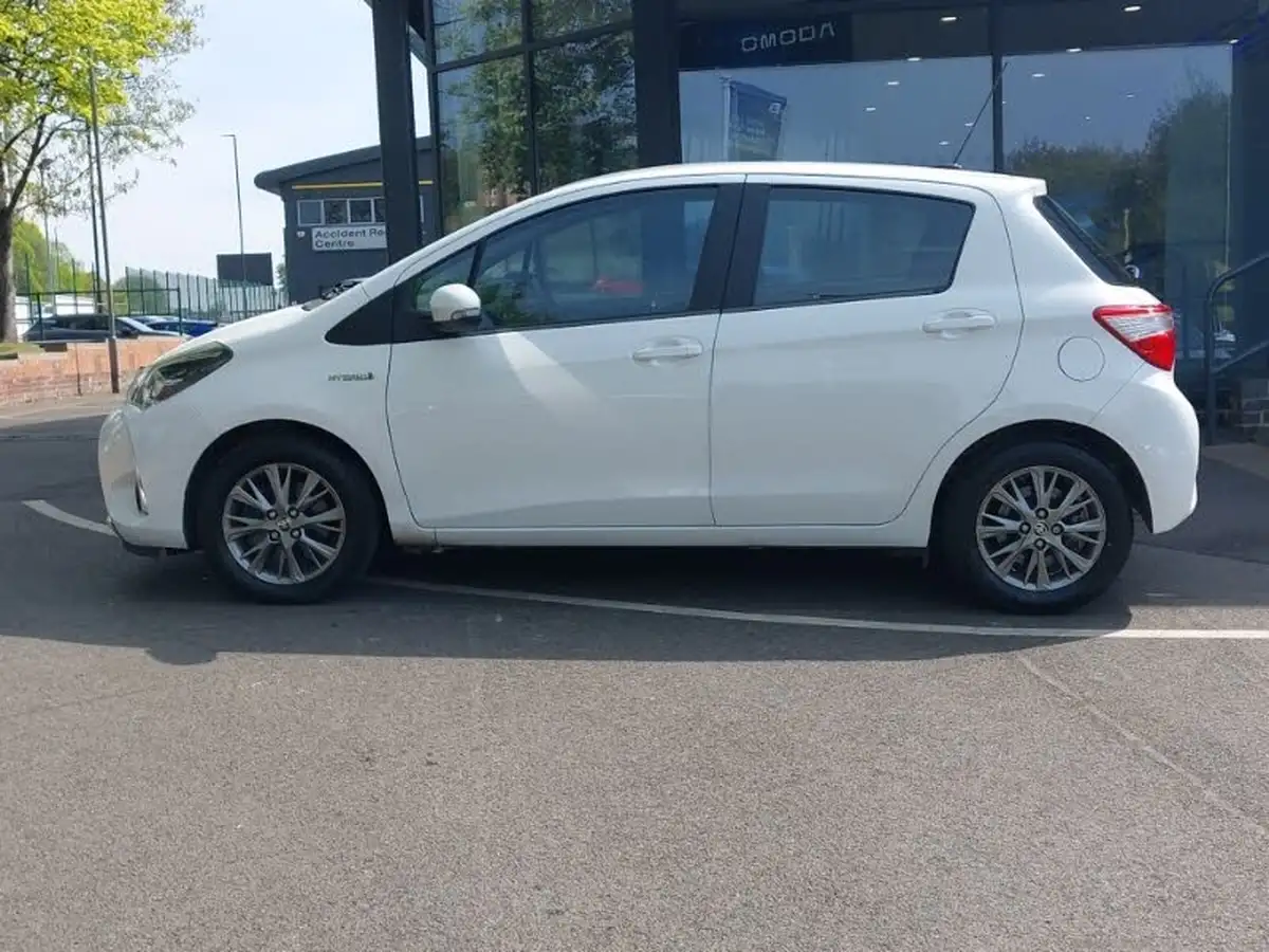 2020-toyota-yaris-15-vvt-i-icon-98bhp-hybrid-1497cc-e-cvt-big-3