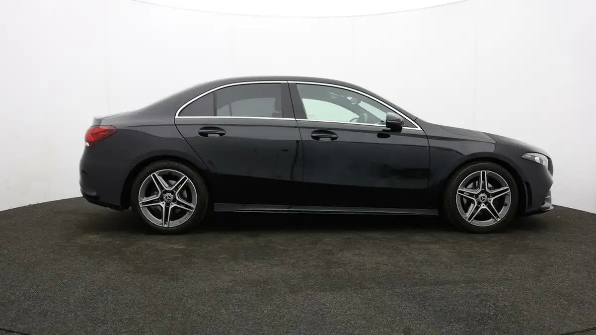 2020-mercedes-benz-a-class-13-a200-amg-line-saloon-4d-7g-dct-big-31