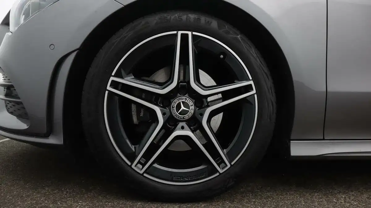 2023-mercedes-benz-cla-13-cla-180-amg-line-coupe-4d-big-18