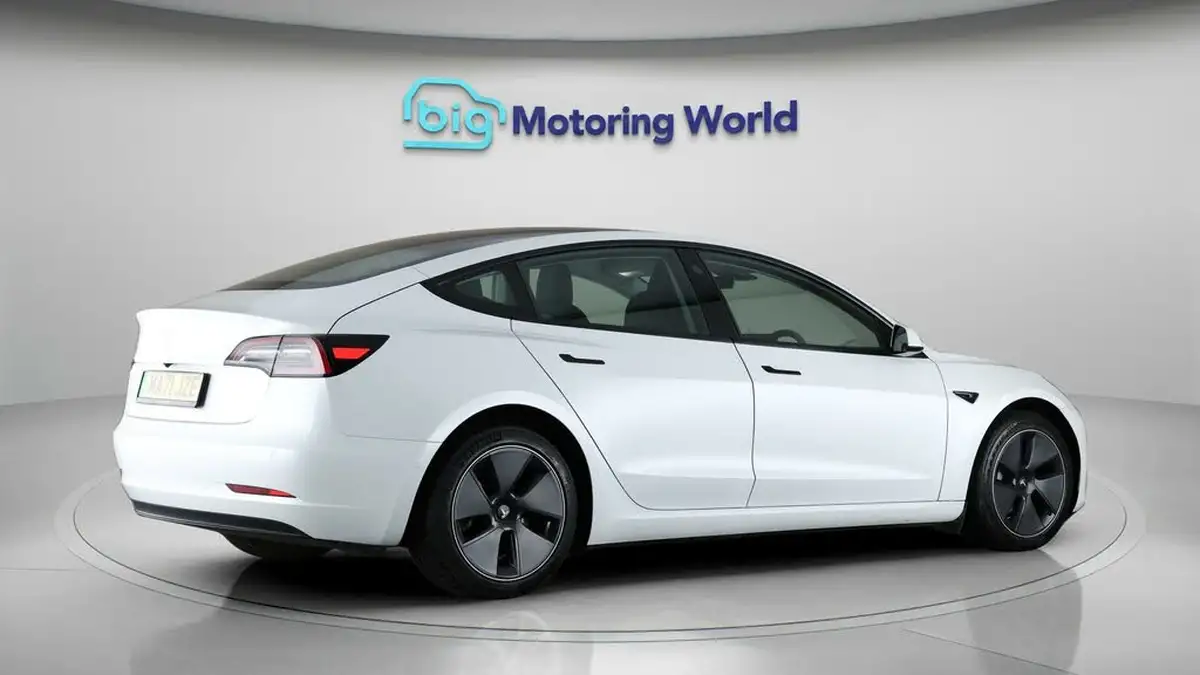 2021-tesla-model-3-e-standard-plus-big-7