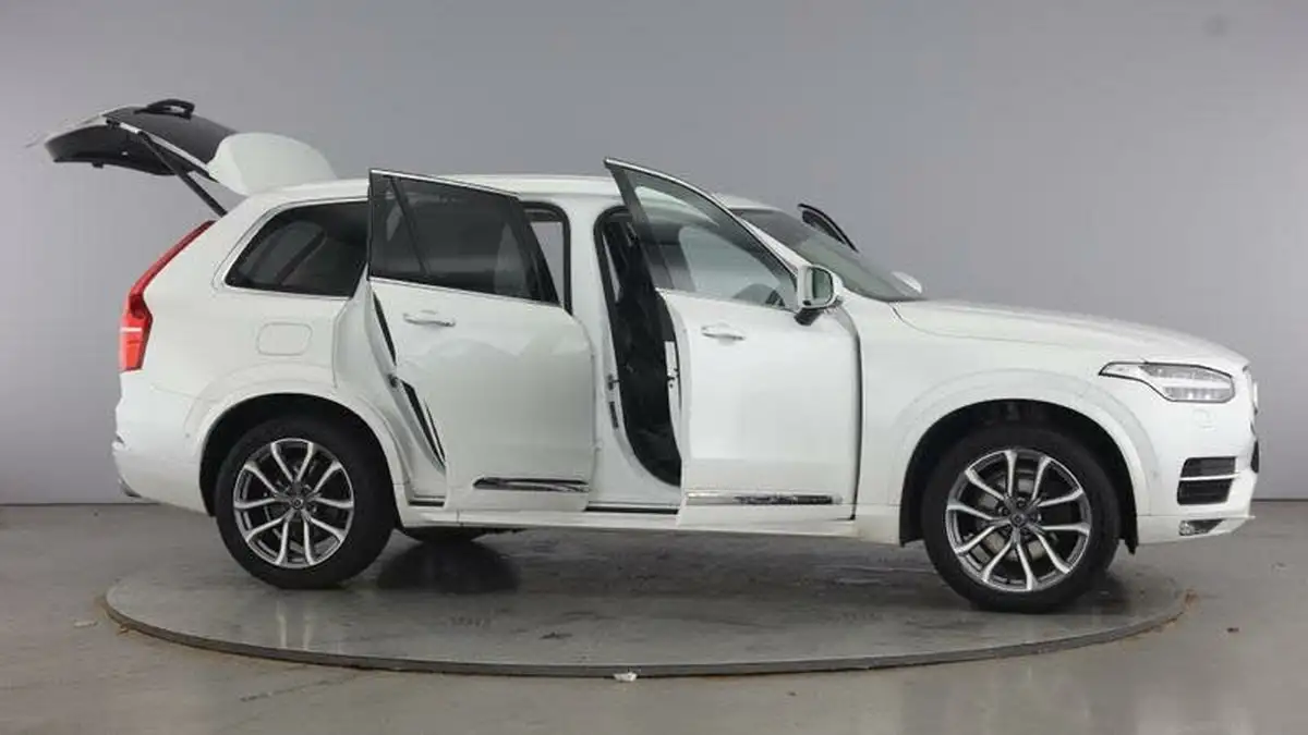 2017-volvo-xc90-20td-d5-inscription-auto-big-9