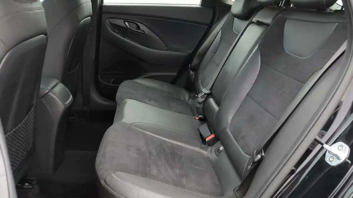 2019-hyundai-i30-n-20-t-gdi-n-performance-fastback-big-16