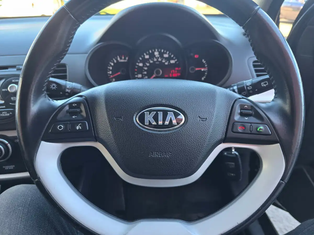 2014-kia-picanto-10-vr7-3d-big-16