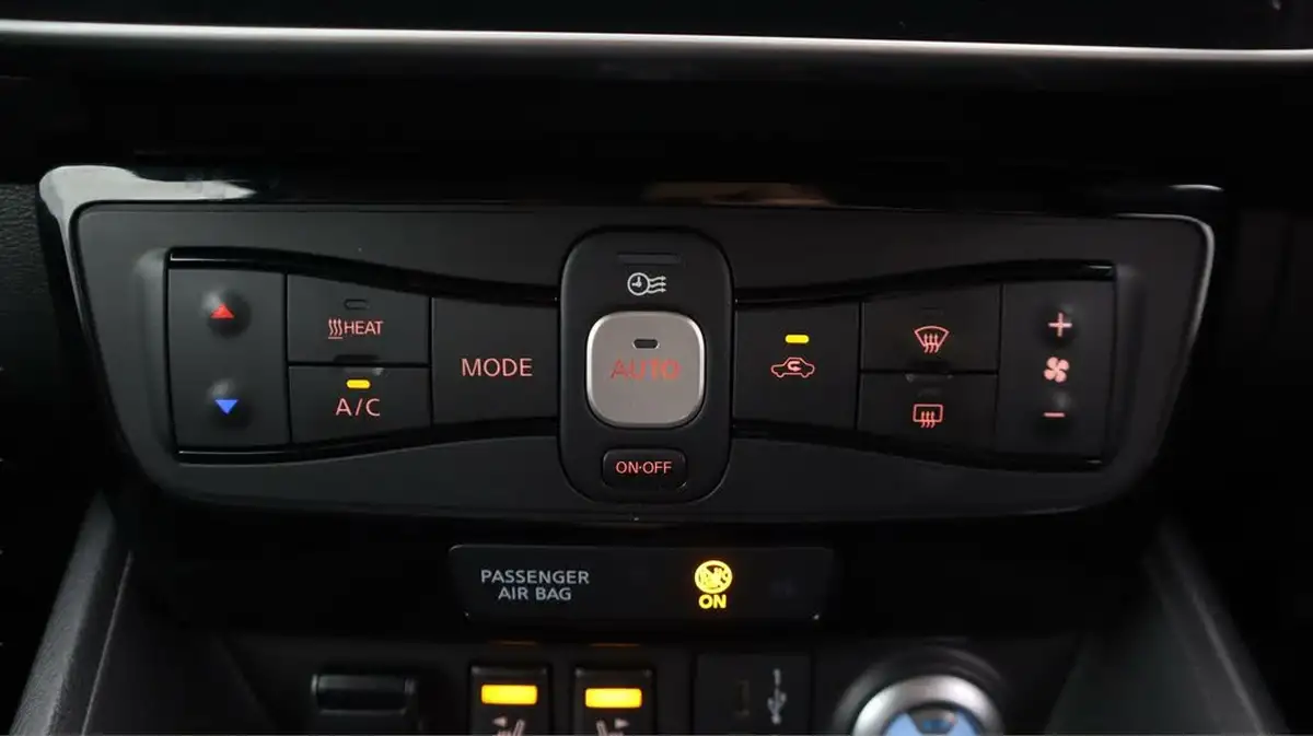 2021-nissan-leaf-e-n-connecta-big-12