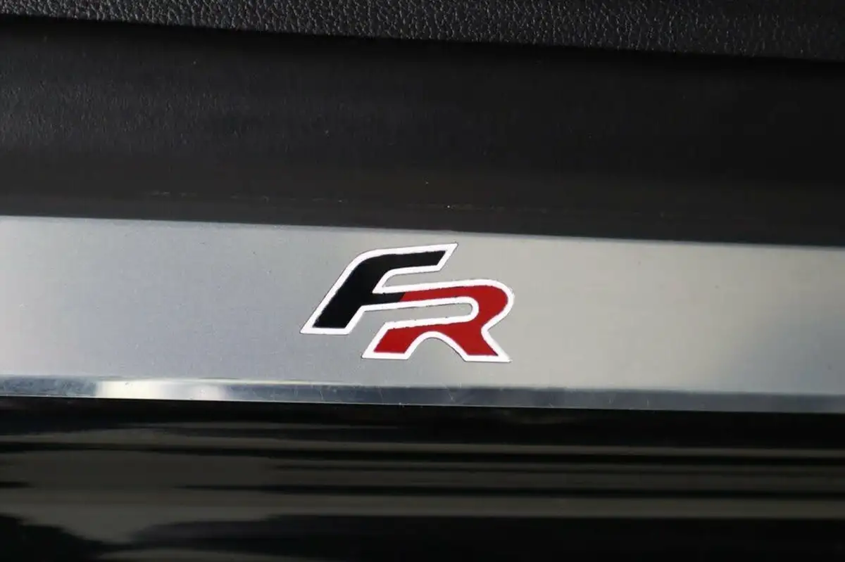 2019-seat-leon-20-tsi-fr-sport-hatchback-big-22