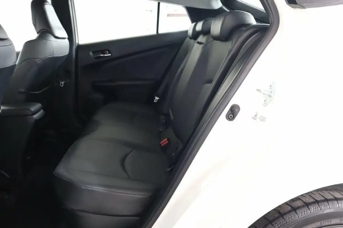 2019-toyota-prius-18-vvt-i-excel-cvt-big-11