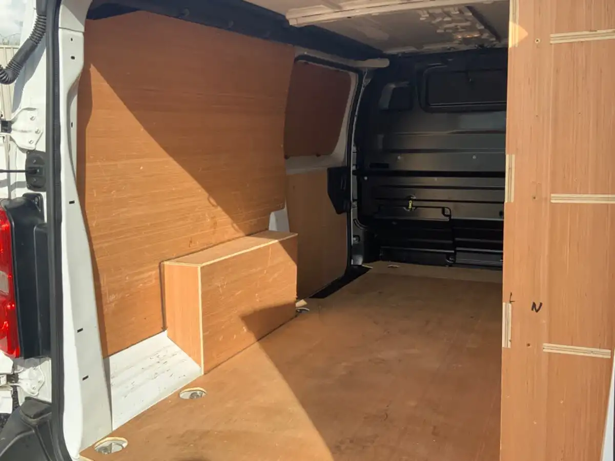 2023-peugeot-expert-15-bluehdi-professional-premium-long-1000-big-15