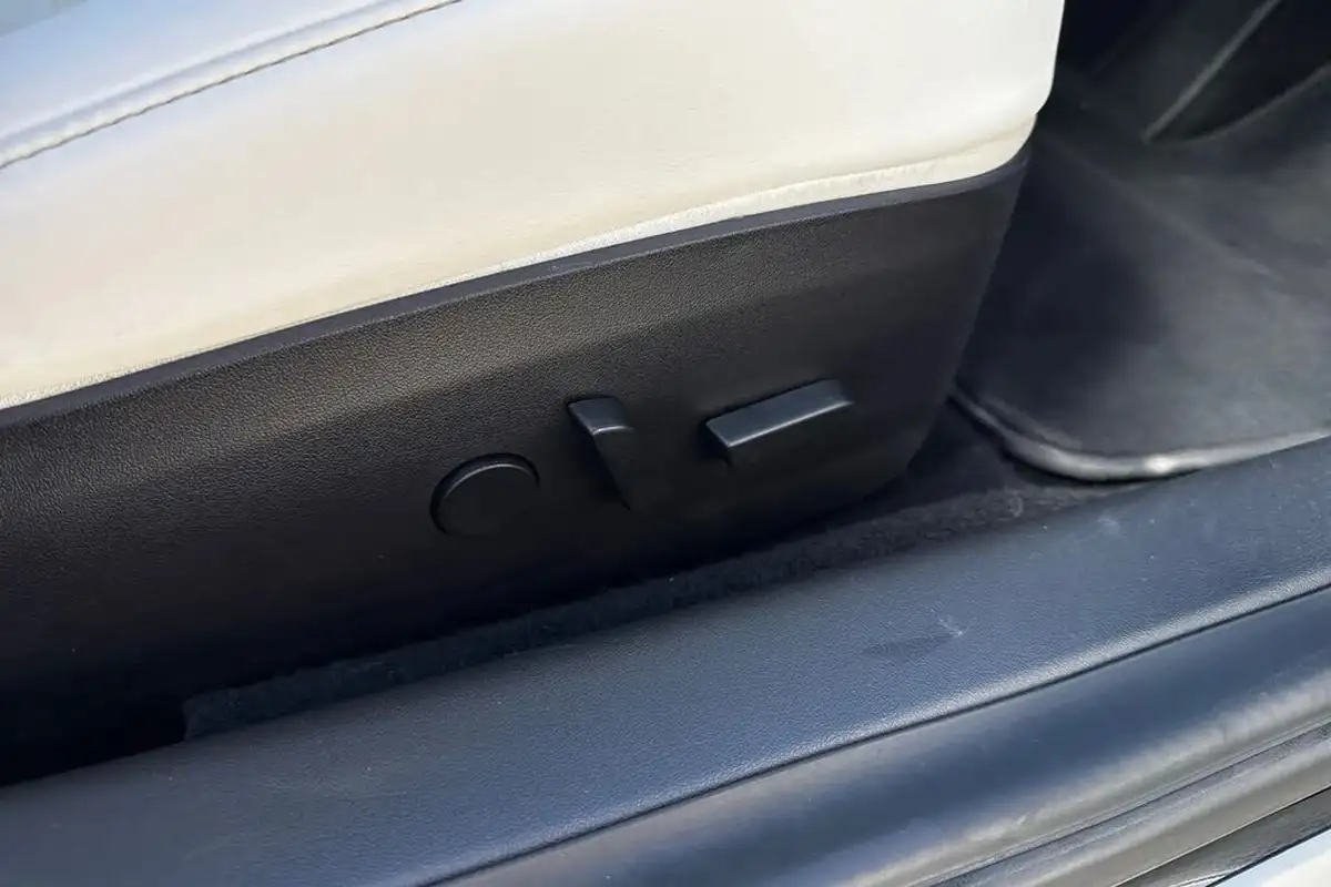 2020-tesla-model-3-e-performance-big-57