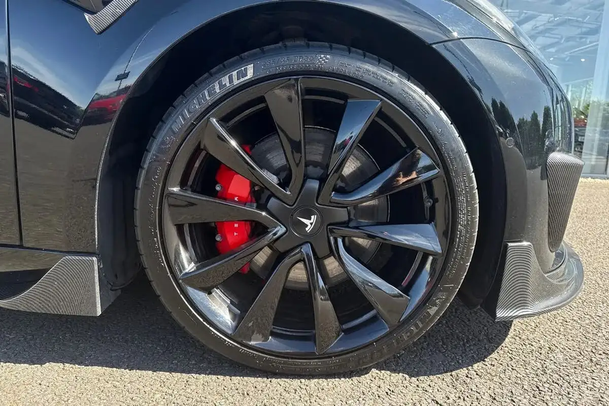 2020-tesla-model-3-e-performance-big-9