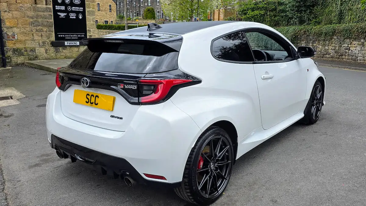 2021-toyota-yaris-16-gr-circuit-pack-big-32