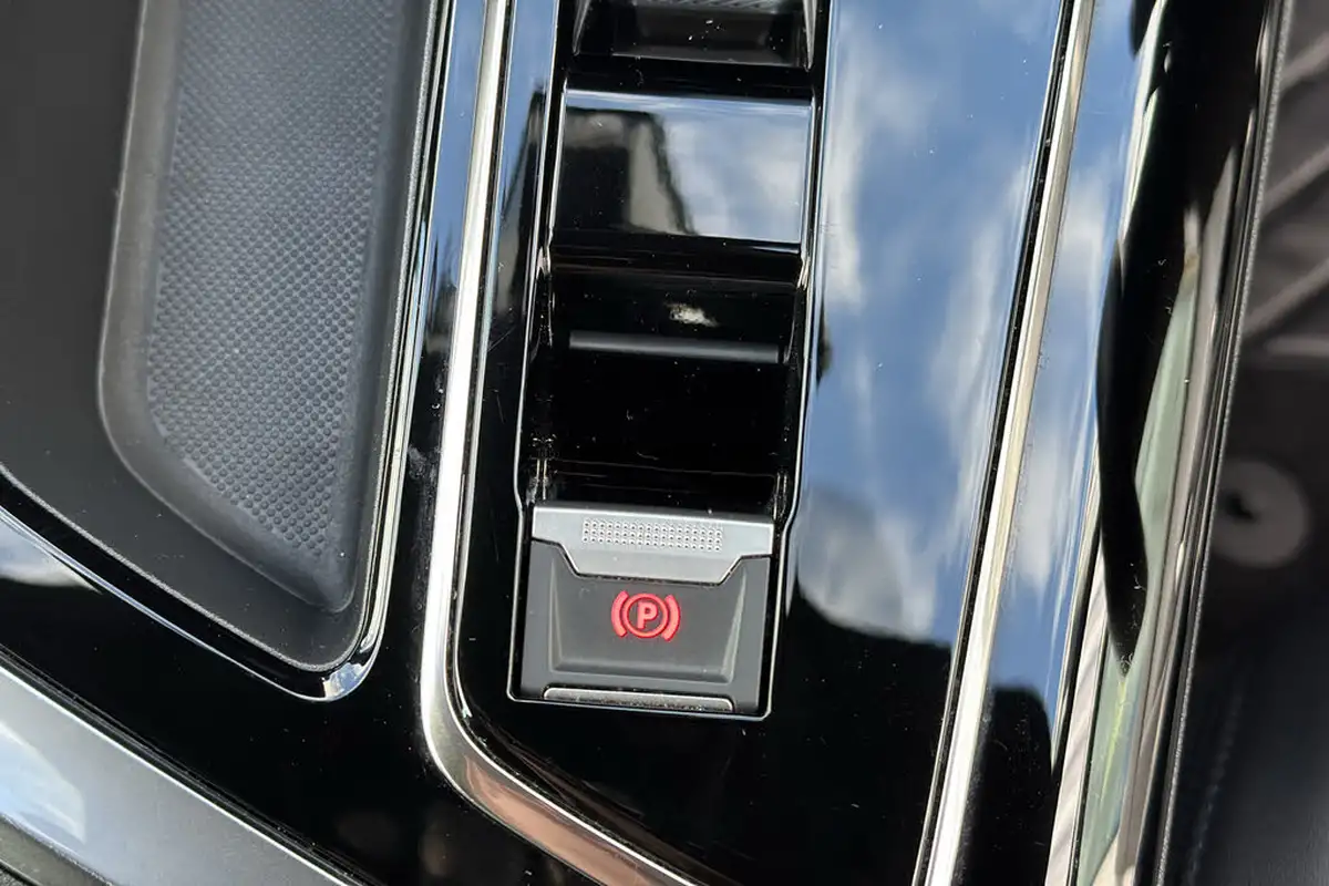 2023-peugeot-3008-suv-12-puretech-allure-premium-eat8-big-45