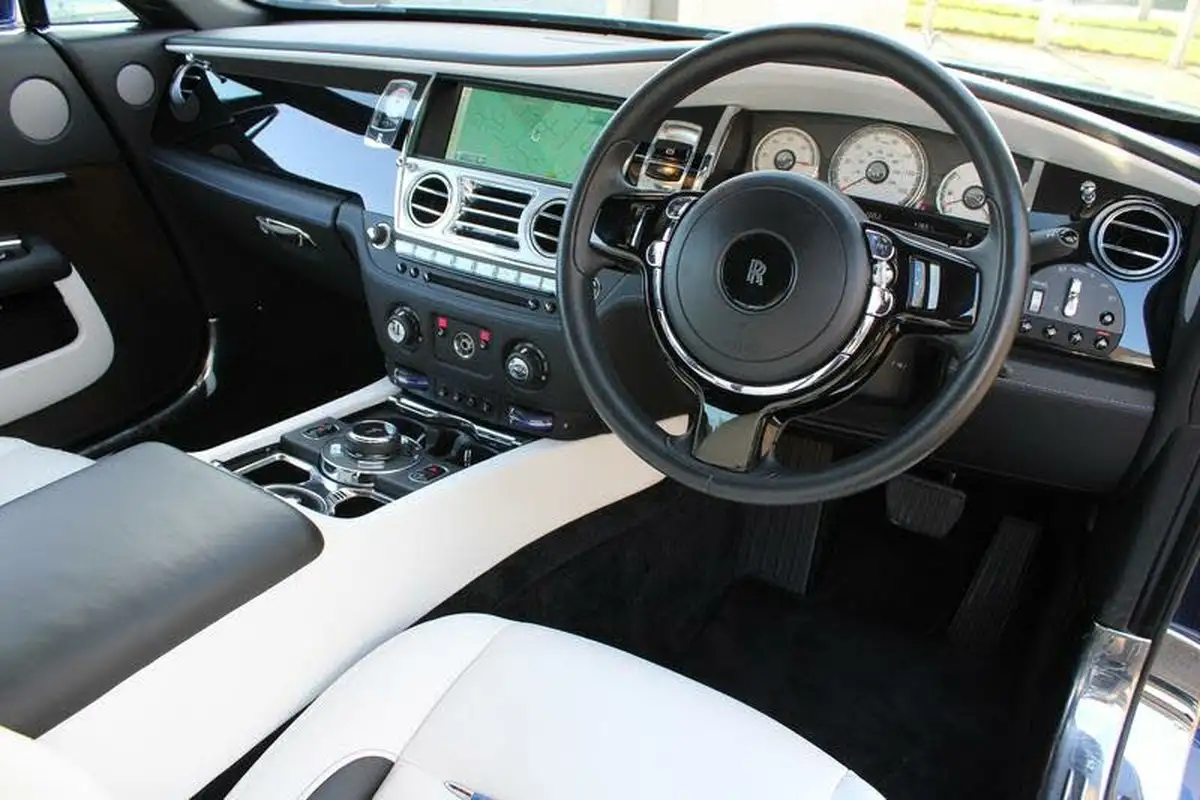 2016-rolls-royce-wraith-66-big-16