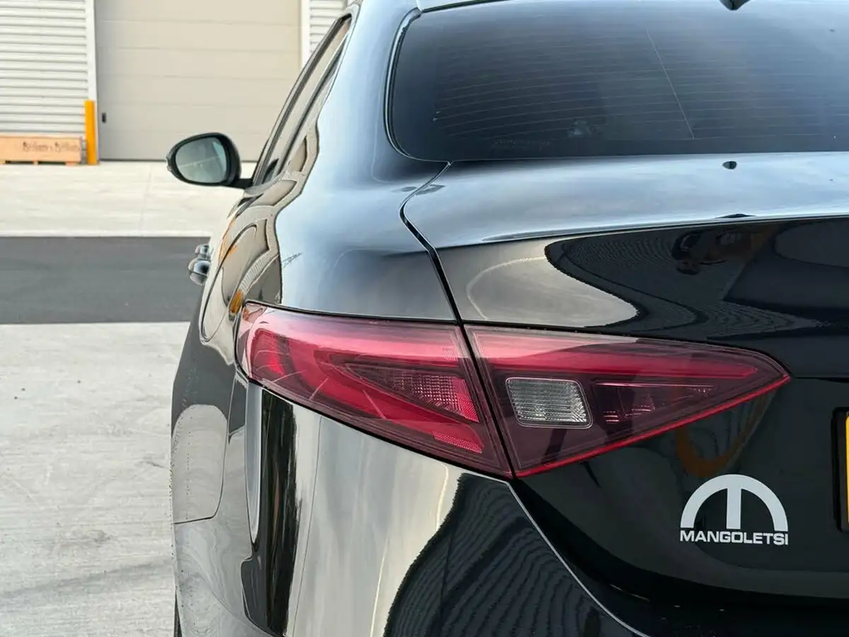 2018-alfa-romeo-giulia-22td-super-147bhp-big-10