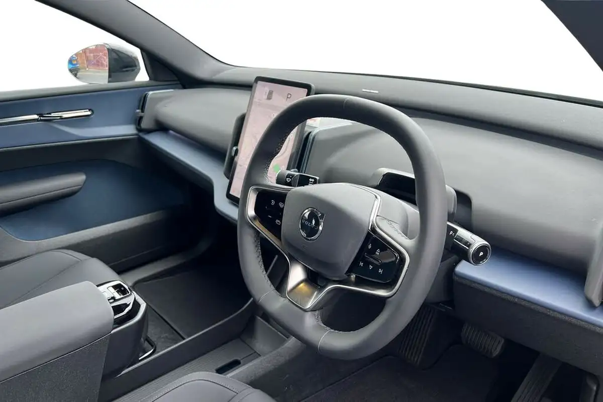 2024-volvo-ex30-e-twin-plus-big-9