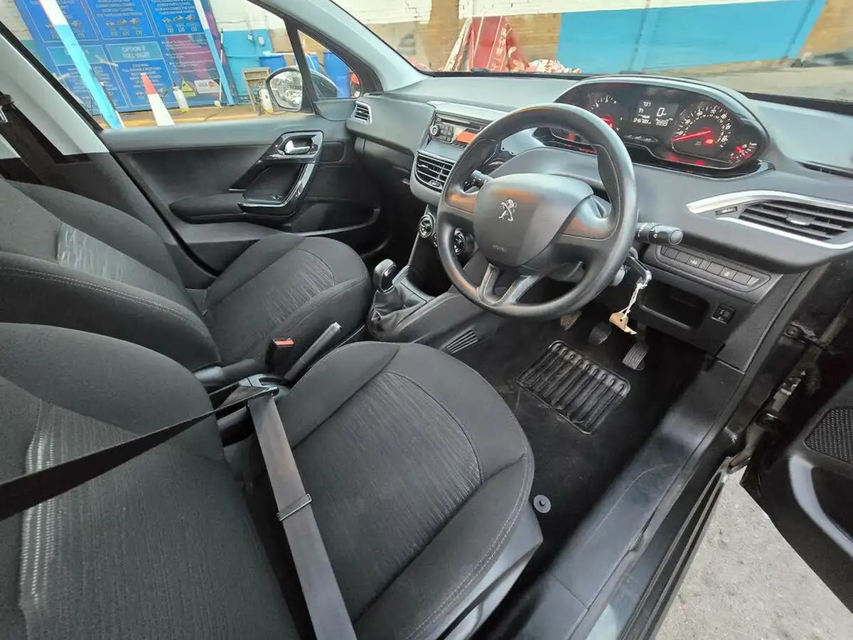 2012-peugeot-208-12-access-5d-big-19