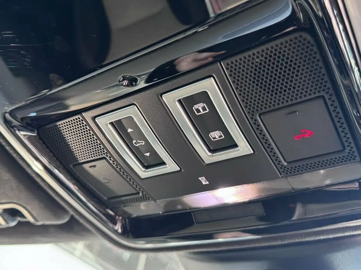 2020-land-rover-range-rover-sport-50-v8-p575-svr-awd-big-35
