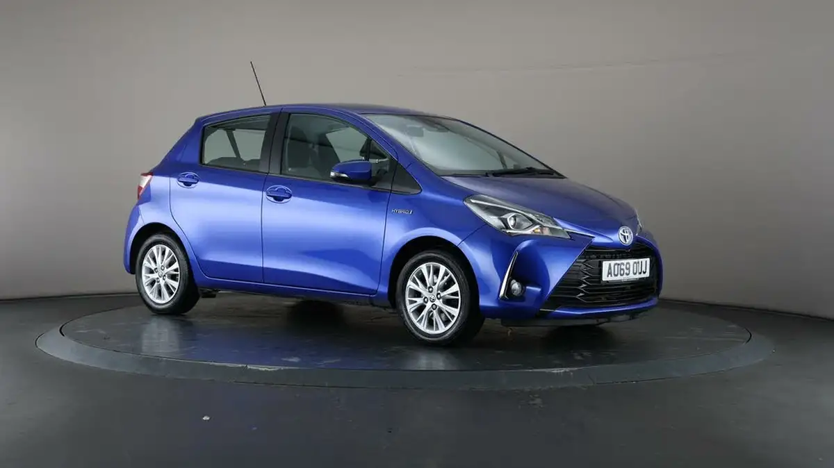 2020-toyota-yaris-15-vvt-i-icon-tech-98bhp-hybrid-1497cc-e-cvt-big-47