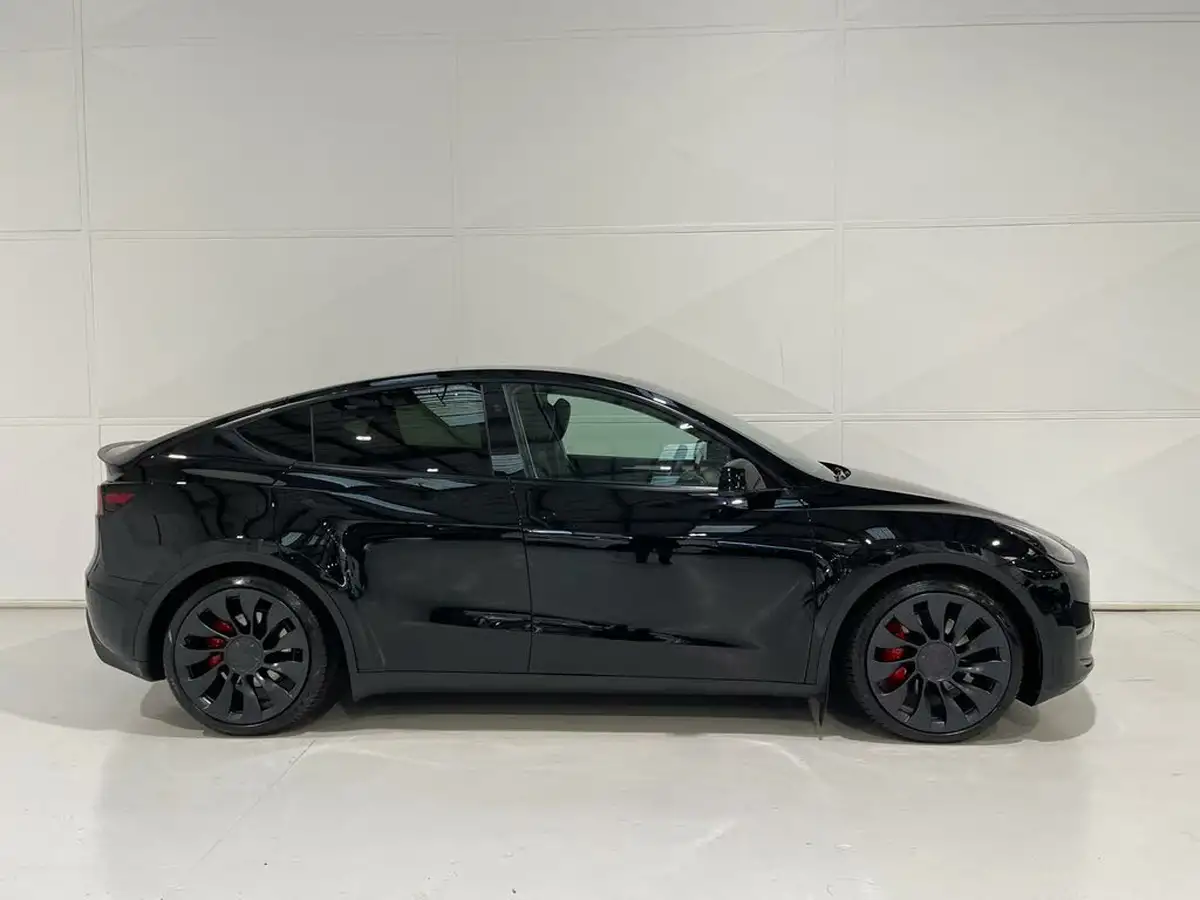 2024-tesla-model-y-e-performance-big-56