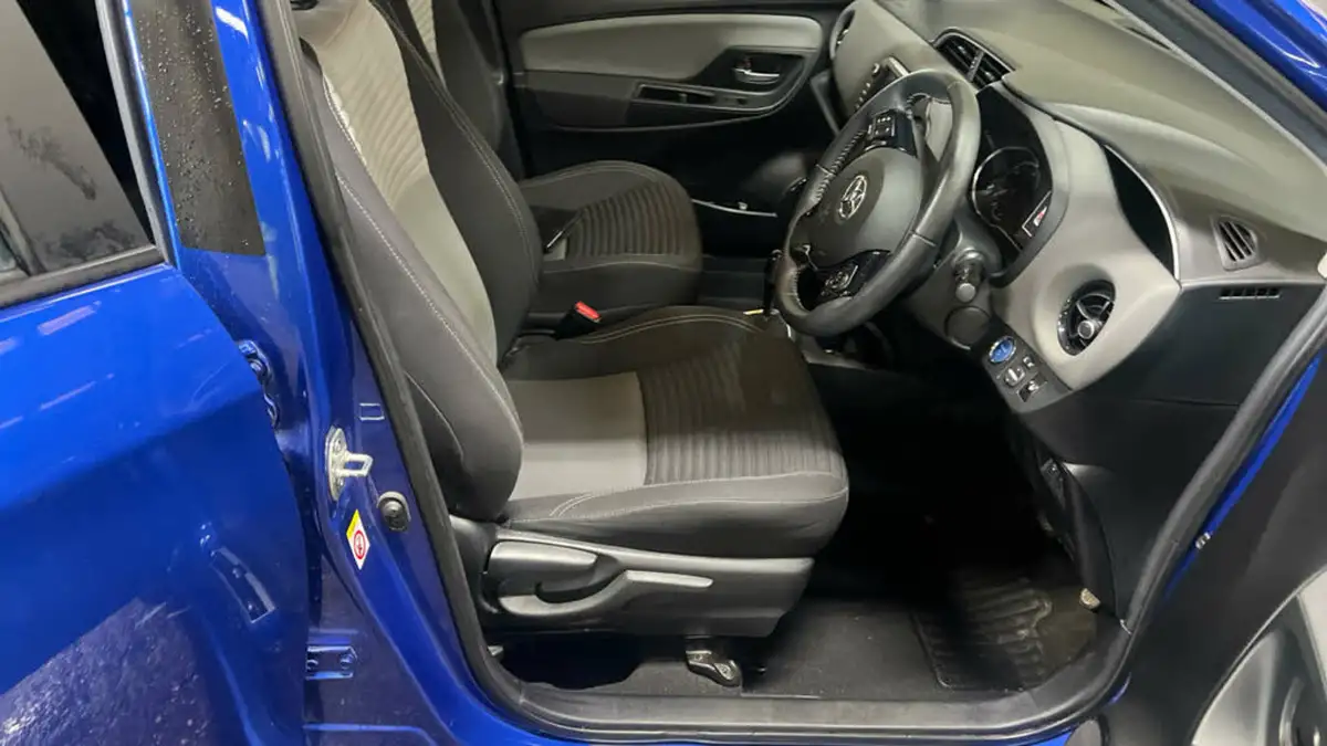 2018-toyota-yaris-15-vvt-i-icon-tech-98bhp-hybrid-1497cc-e-cvt-big-8