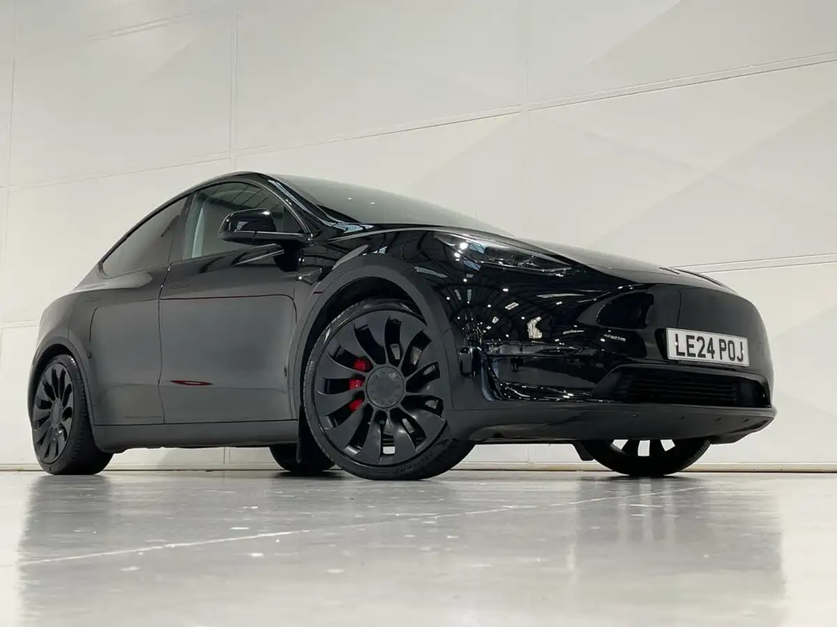 2024-tesla-model-y-e-performance-big-39