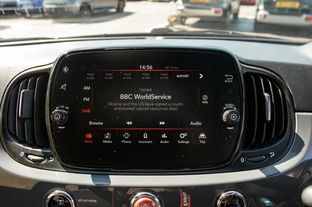 2020-fiat-500-10-lounge-big-21