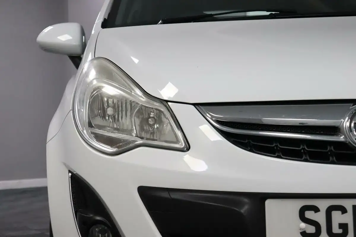 2011-vauxhall-corsa-12-excite-3d-big-24