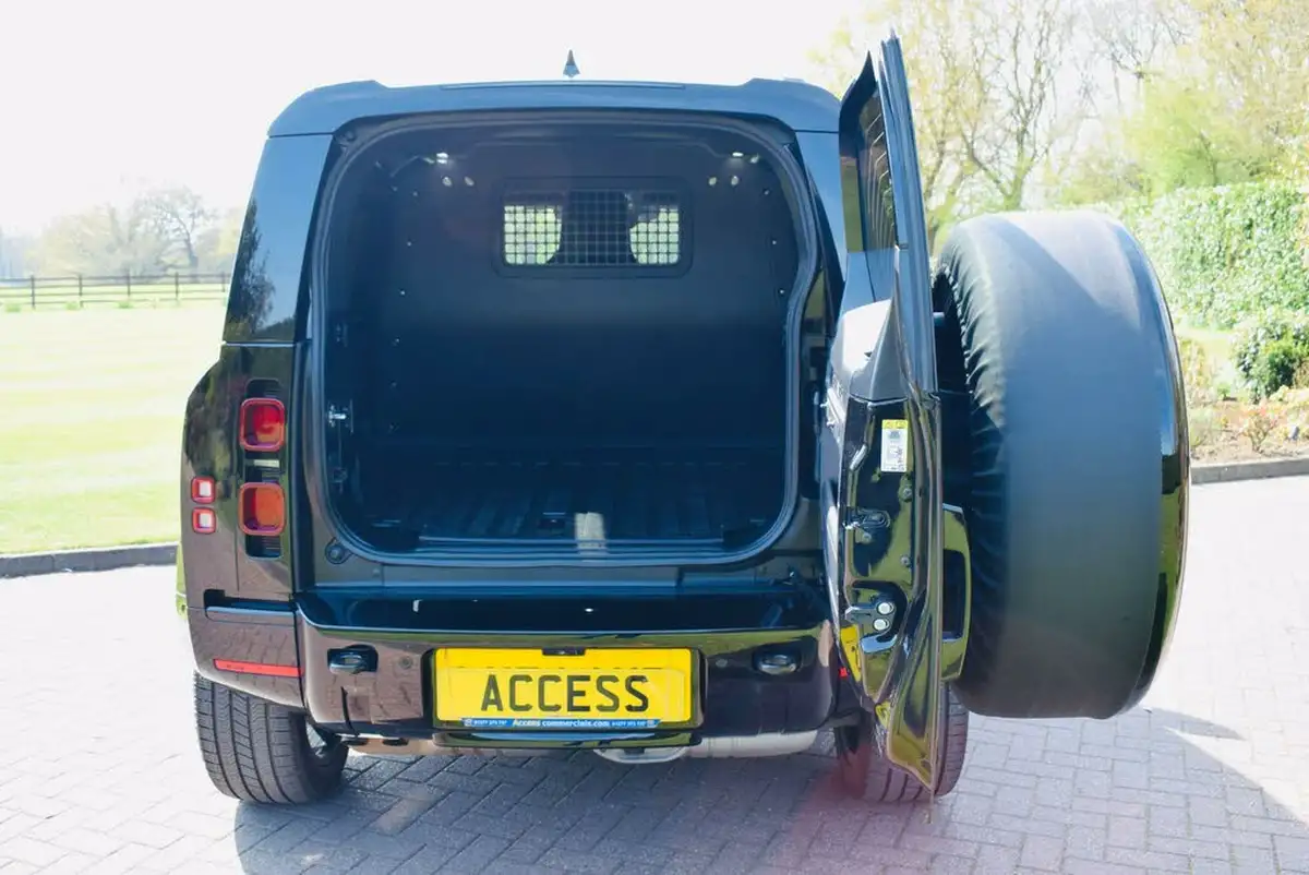 2024-land-rover-90-defender-30-d350-hard-top-x-dynamic-hse-90-big-4