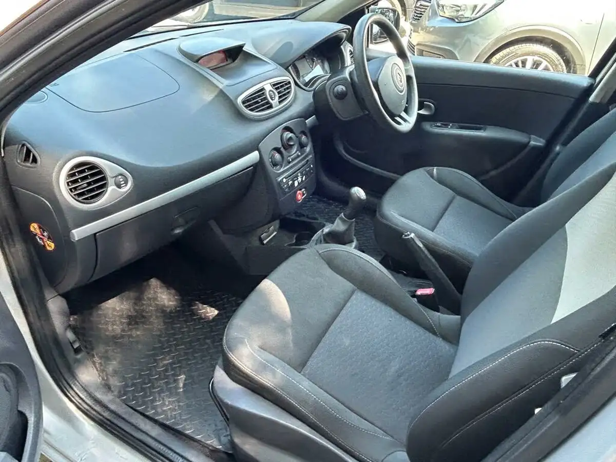 2009-renault-clio-12-expression-16v-75bhp-ac-estate-big-19