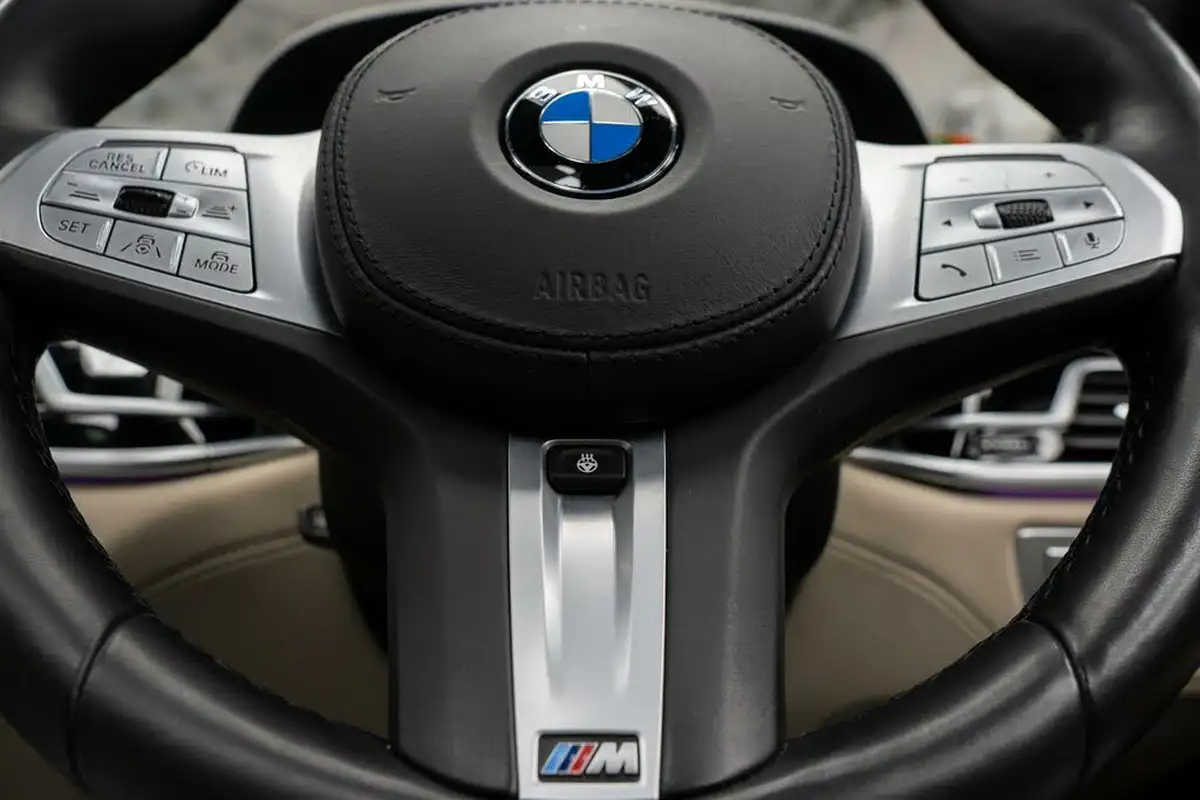 2020-bmw-7-series-66-m760li-big-40