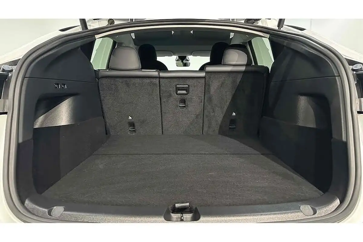 2022-tesla-model-y-e-long-range-big-48