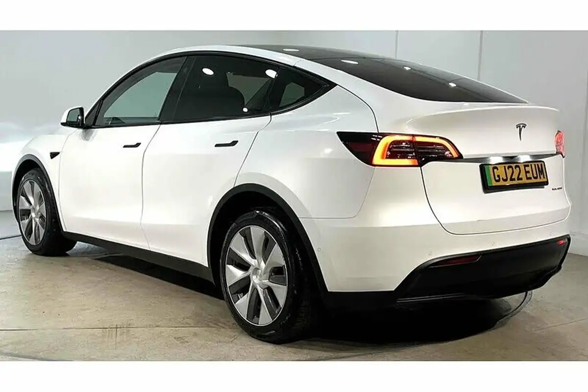 2022-tesla-model-y-e-long-range-big-4