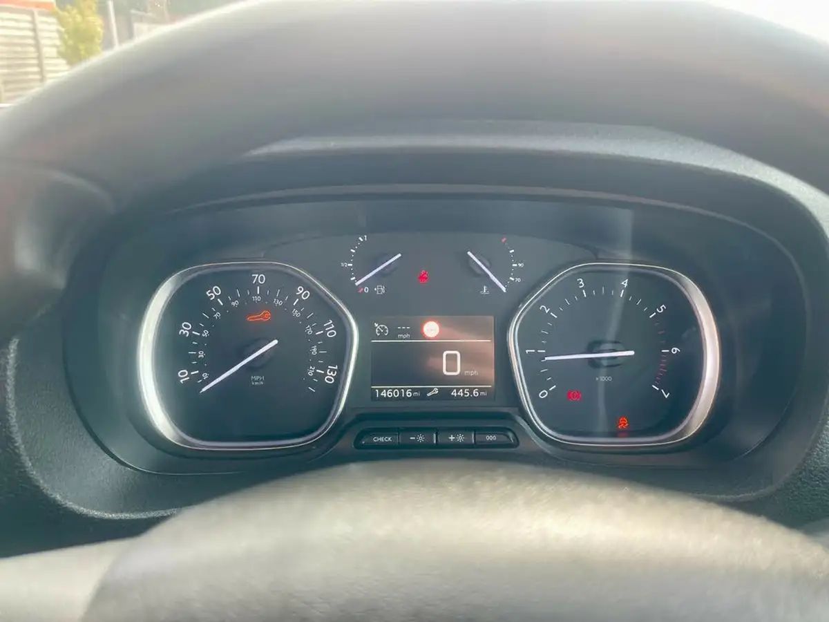2018-peugeot-expert-16bluehdi-professional-standard-1000-115-ss-big-21