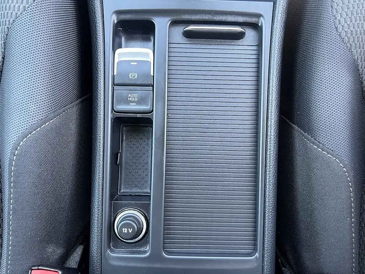 2019-volkswagen-golf-16tdi-match-edition-estate-big-23