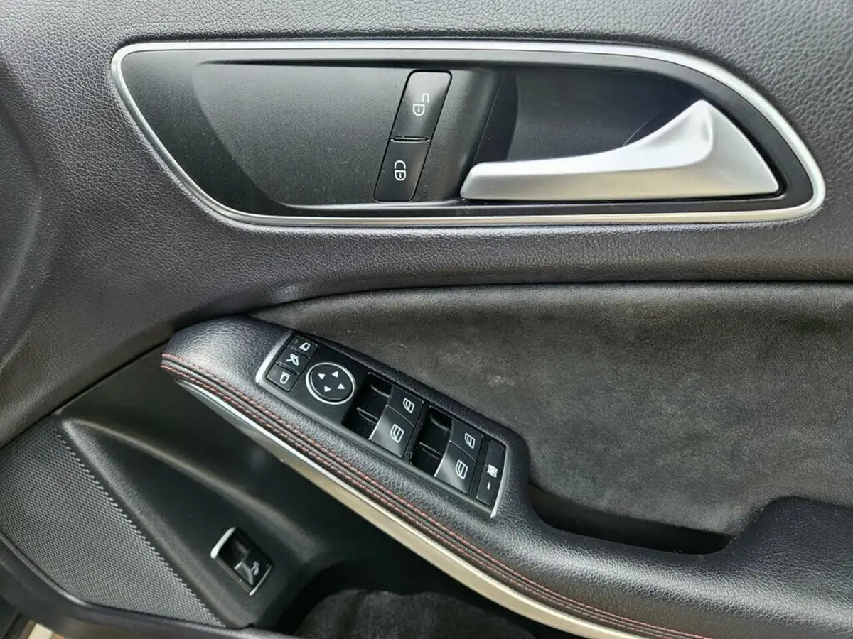 2014-mercedes-benz-gla-class-21cdi-amg-line-premium-plus-package-170bhp-220-4matic-7g-dct-big-29