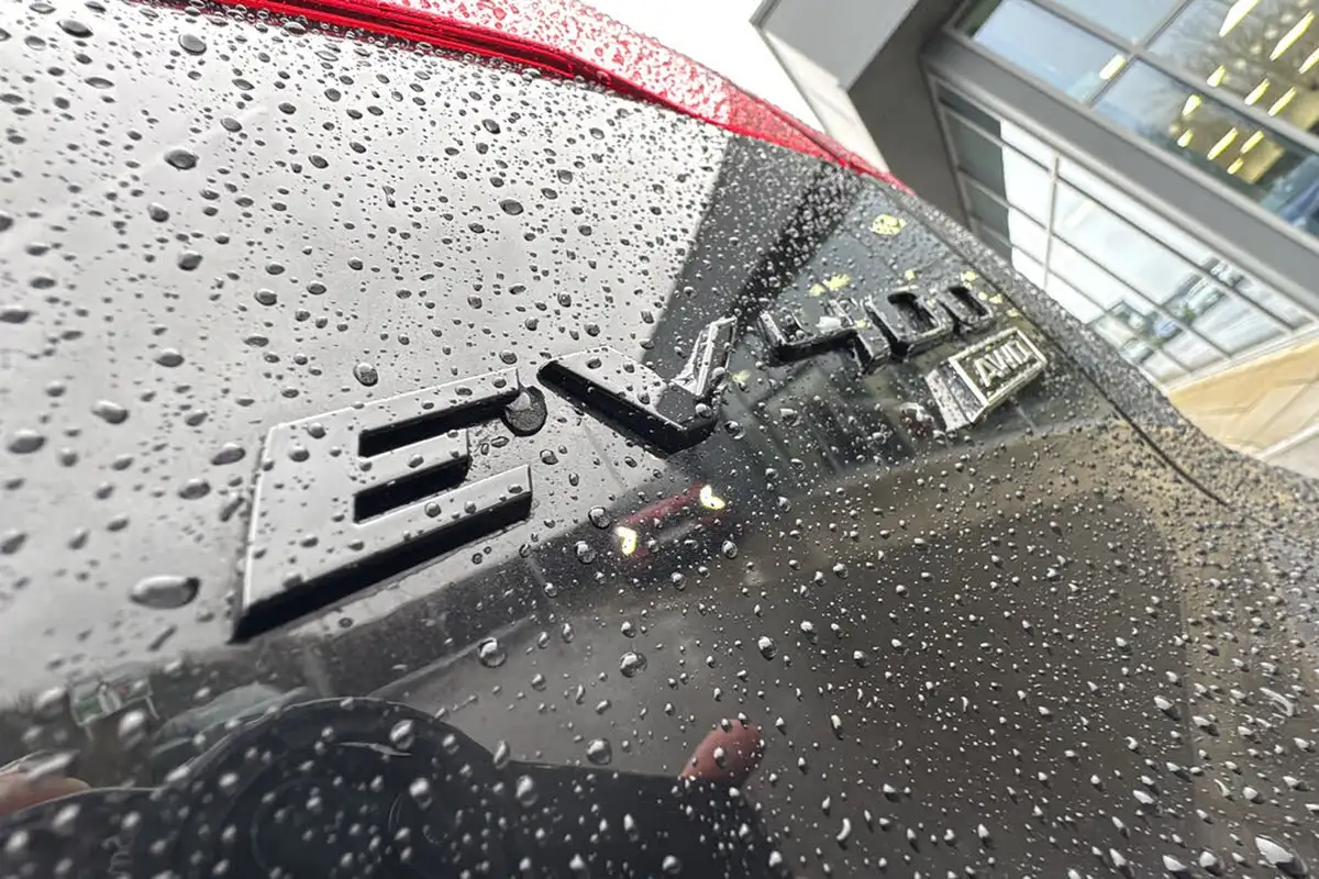 2021-jaguar-i-pace-ev400-black-big-36