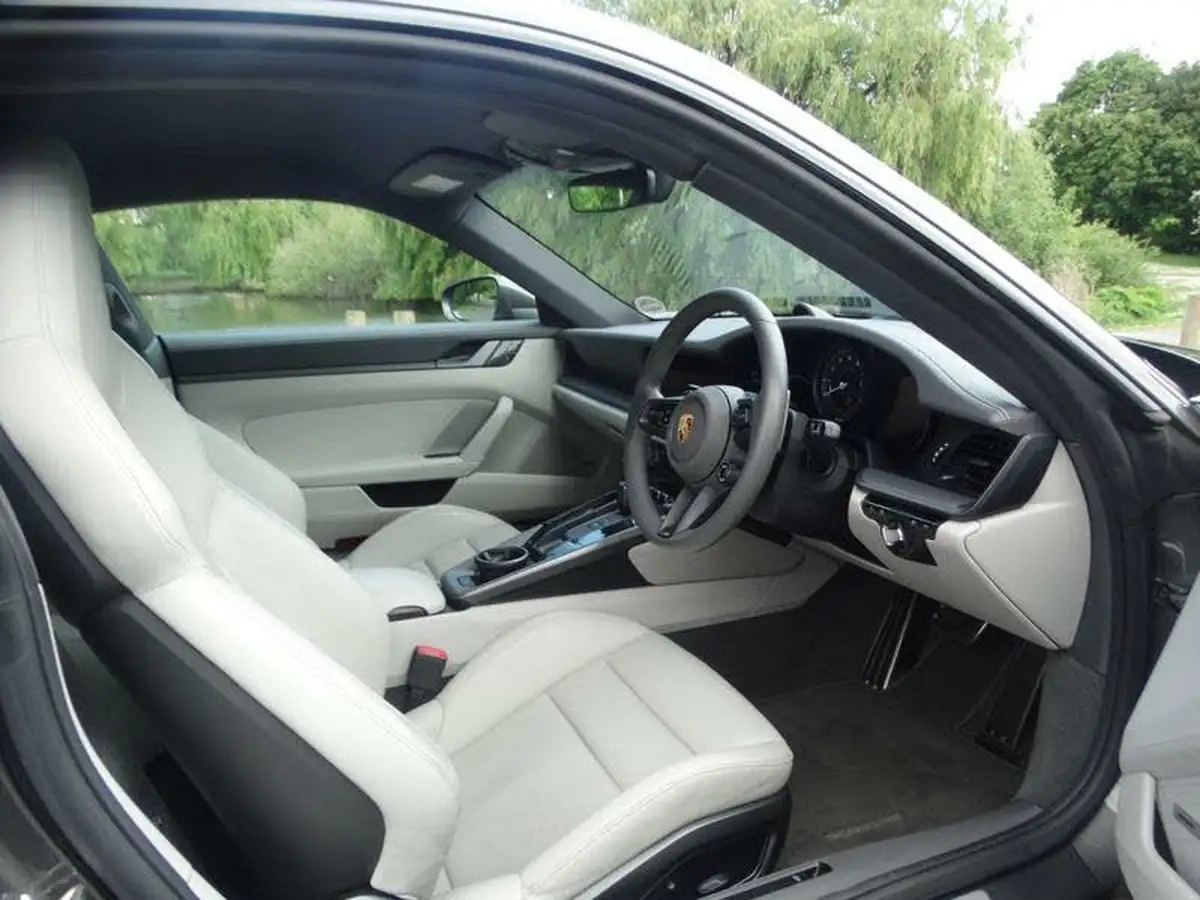 2019-porsche-911-30-carrera-s-450ps-coupe-pdk-big-18