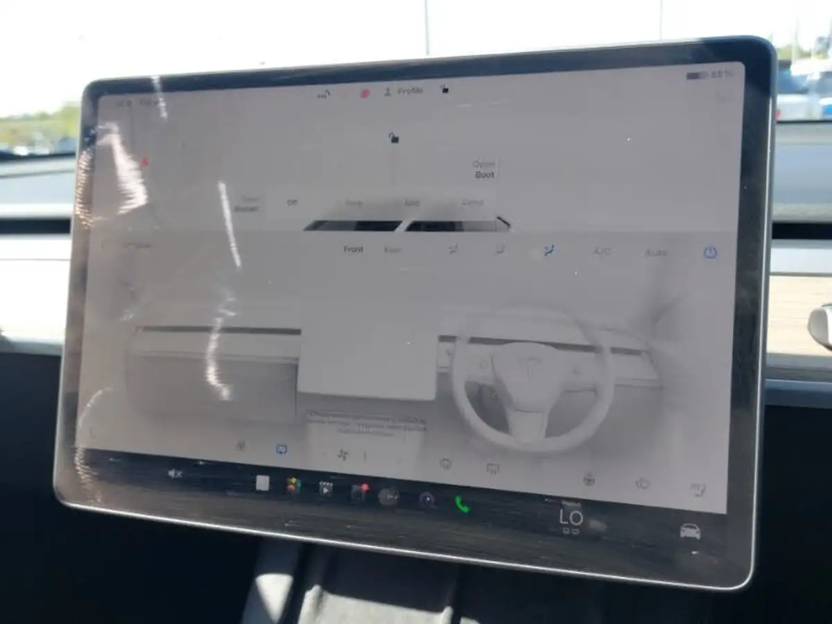 2022-tesla-model-y-e-long-range-big-17