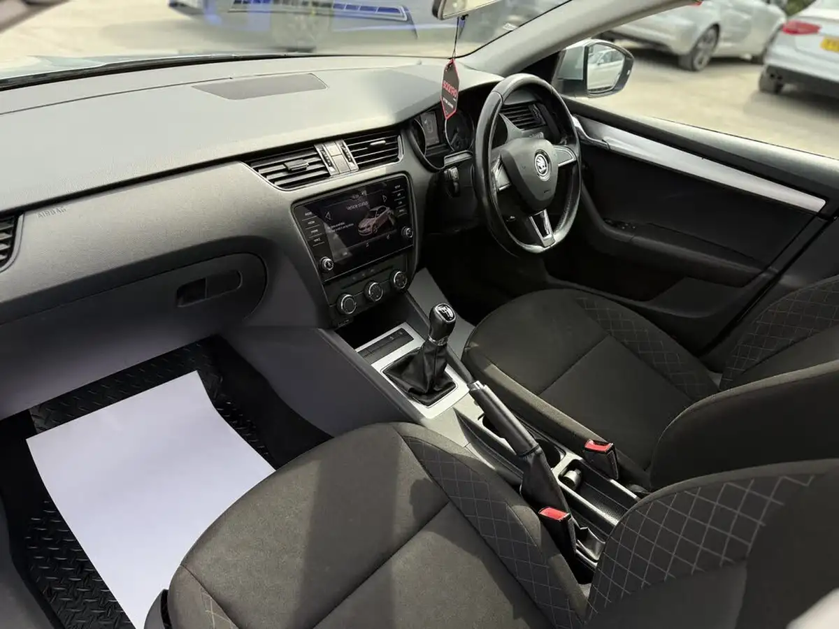 2020-skoda-octavia-10-tsi-s-hatchback-big-3