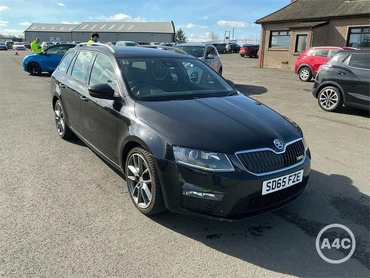 2015-skoda-octavia-20tdi-vrs-estate-big-0